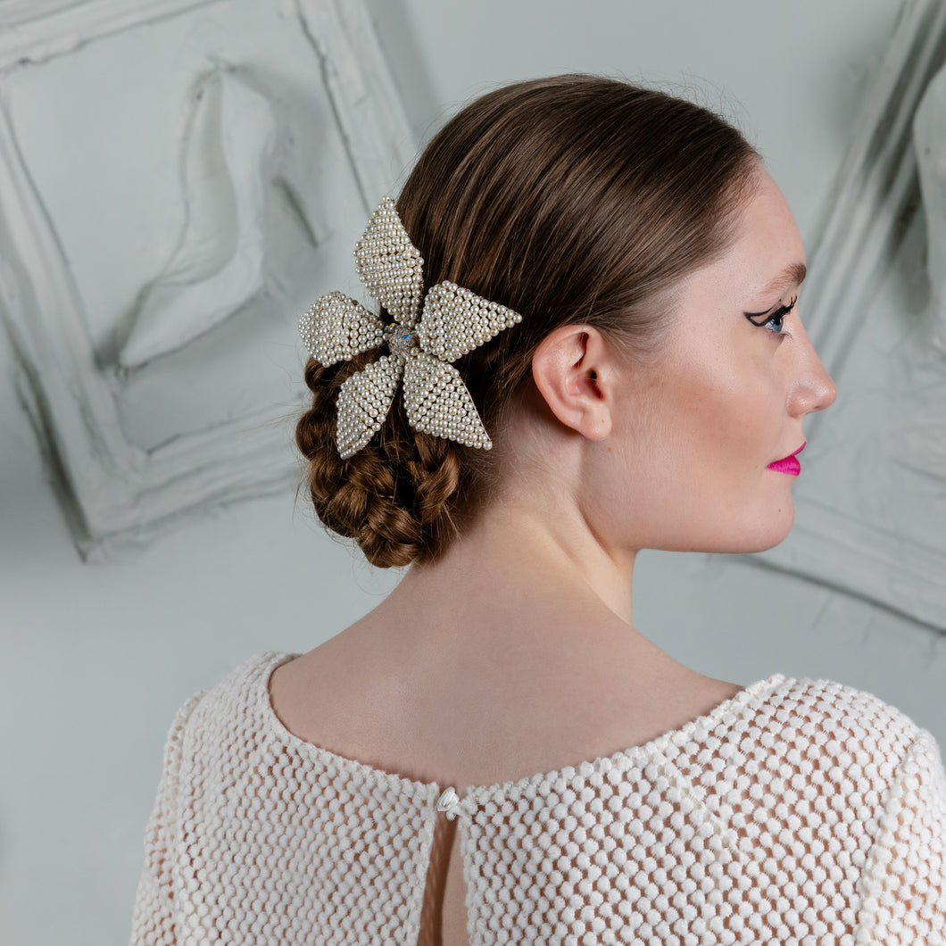 The Katie Pearl Flower Comb